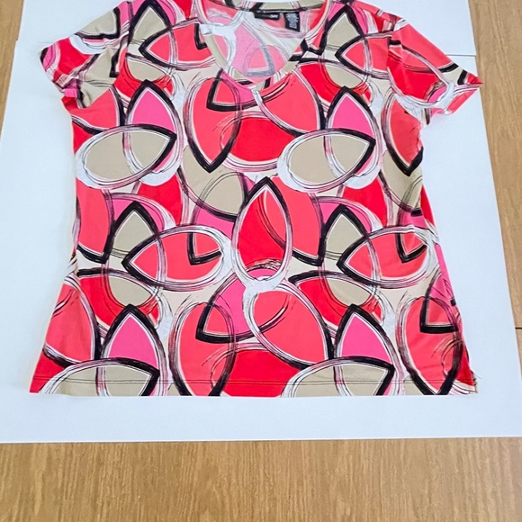 East 5th Red and Beige Geometric Short Sleeve Top XLPetite - Picture 4 of 4